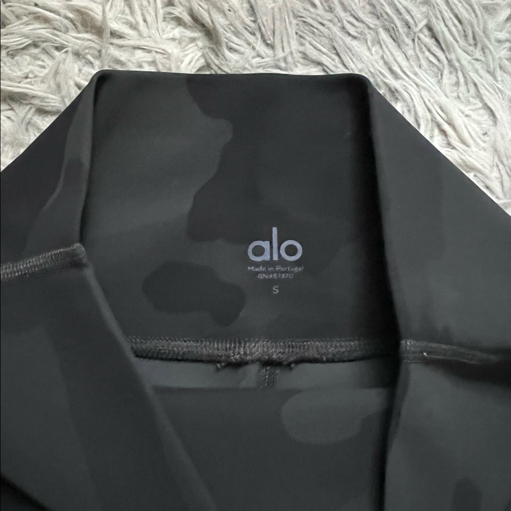 Alo Yoga High Waisted Camo Vapor Leggings - Picture 5 of 8
